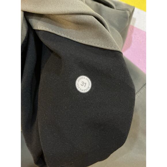 Lululemon MP26 Men’s Commission Classic-Fit Pant 28” – Size 31 Grey Sage - Picture 6 of 6